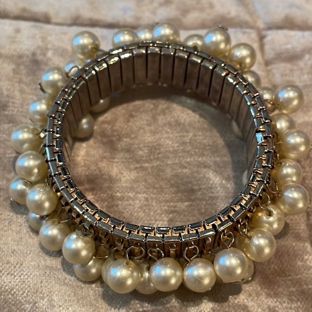 Elegant Pearl Bracelet 6-7” Expandable